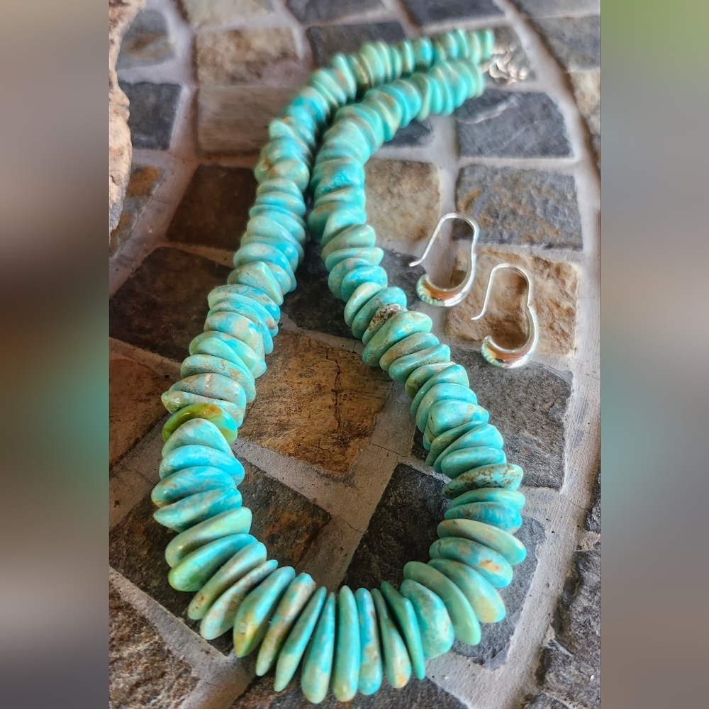 Turquoise Beaded Necklace - Picture 6 of 16